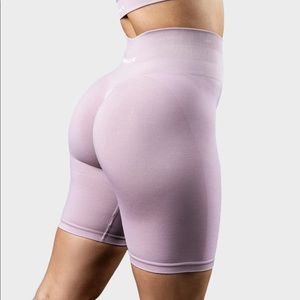 BNWT Alphalete Amplify Biker Short - Viola
